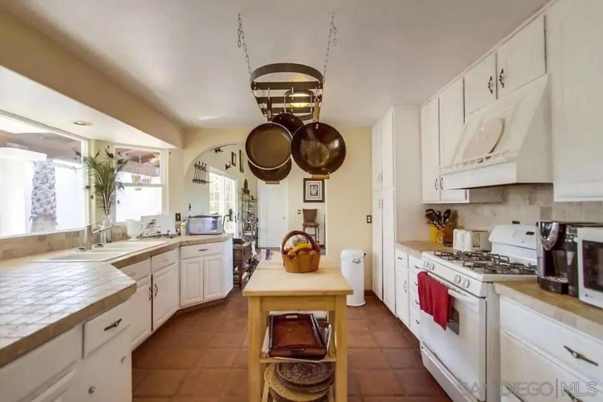Private Home On 10 Acres - Heated Salt Pool & Jacuzzi, Mountain & City Views, Horseshoes, Basketball, Bbq, Golf Putting, Foosball, Croquet, Bose Stereo, White Cotton Bedding - Hilltop Hacienda, Pool Heat Optional Jamul Exterior photo
