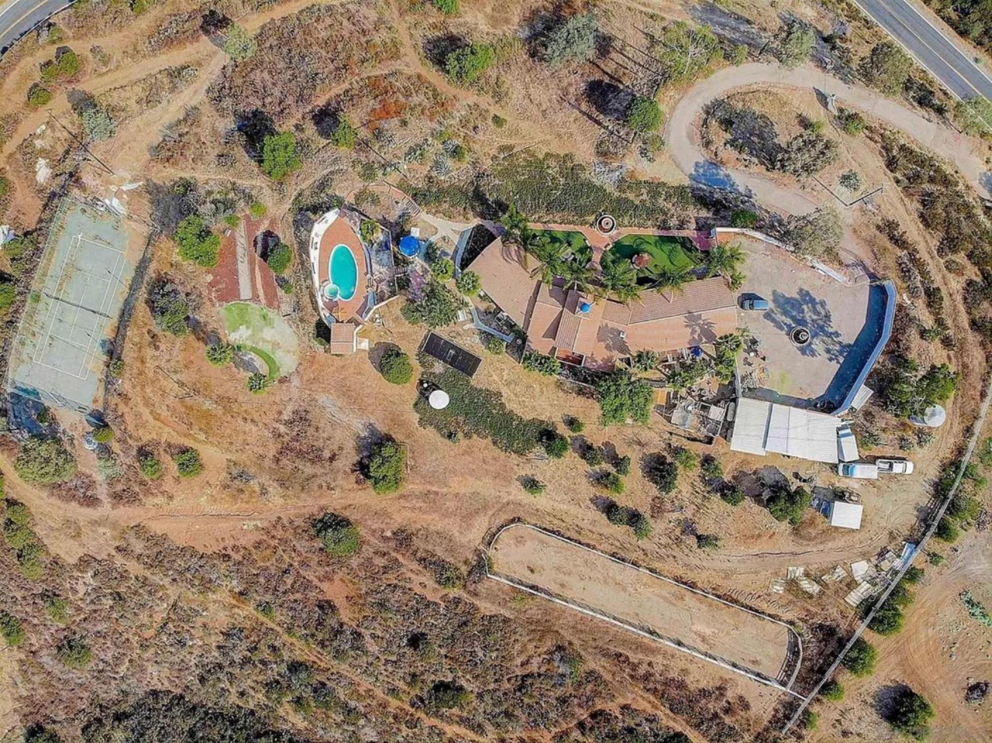 Private Home On 10 Acres - Heated Salt Pool & Jacuzzi, Mountain & City Views, Horseshoes, Basketball, Bbq, Golf Putting, Foosball, Croquet, Bose Stereo, White Cotton Bedding - Hilltop Hacienda, Pool Heat Optional Jamul Exterior photo